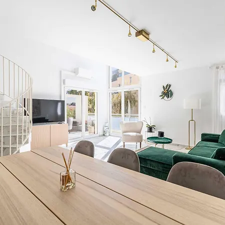 Modern, A C Duplex - 3bdr 6p - Cannes