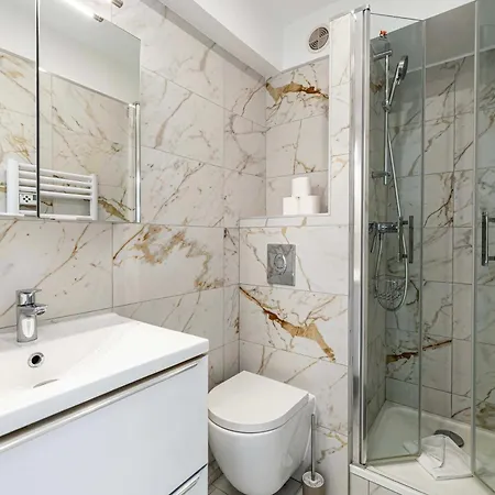 Modern, A C Duplex - 3bdr 6p - Apartment *